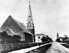 Hay Street looking past Wesley towards the Town Hall.  The old jarrah tree is visible on the right, under which Joseph Hardey co